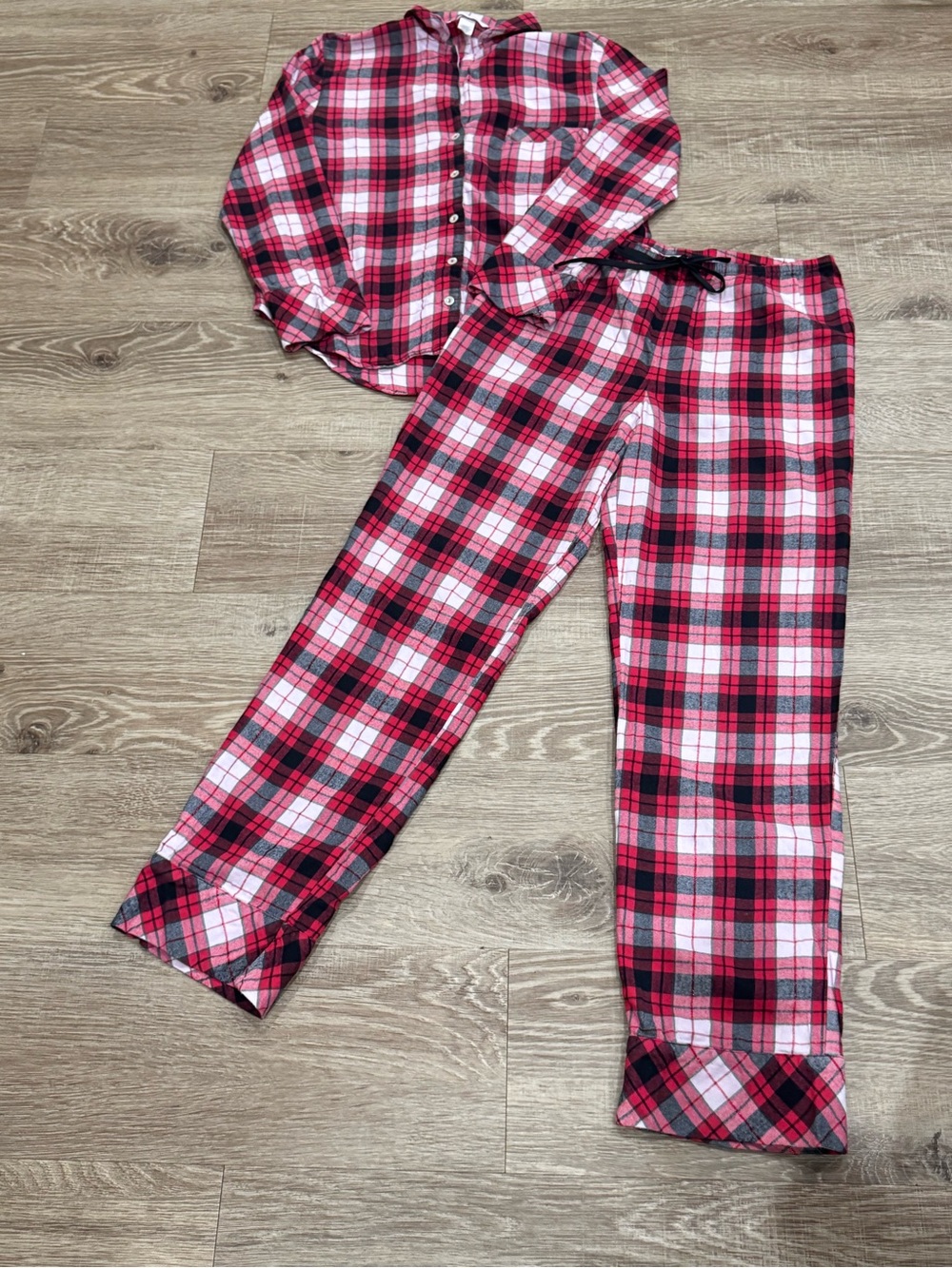 Victoria’s Secret Red black Plaid Flannel Pajama Set Button Front Size Small